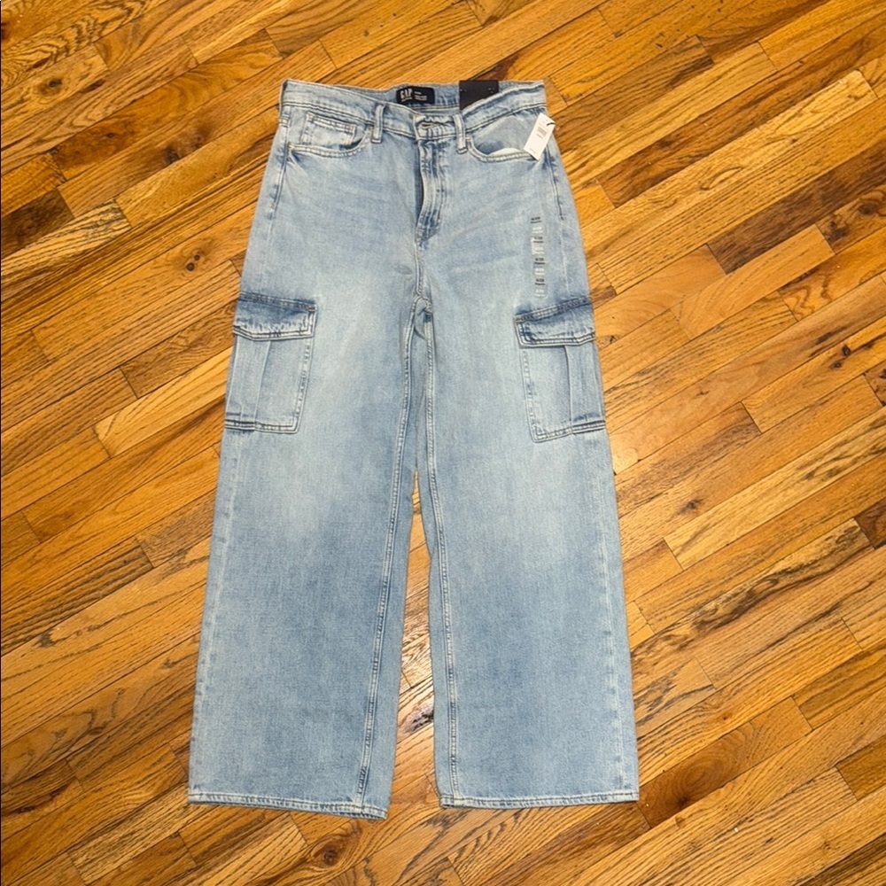 Gap women’s Light Blue Cargo Jeans Size 8